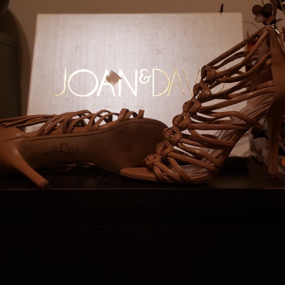 Joan and David Heels Size 10 - Picture 2 of 2